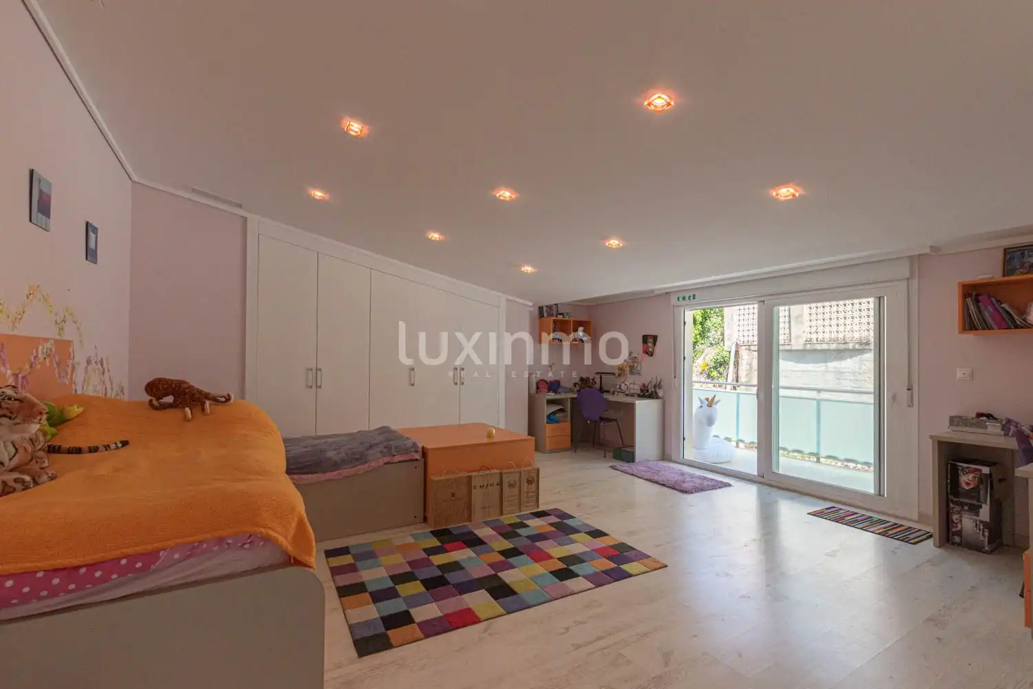 Schlafzimmer von Dachboden zum Verkauf in Altea mit Klimaanlage, Heizung und Privatgarten