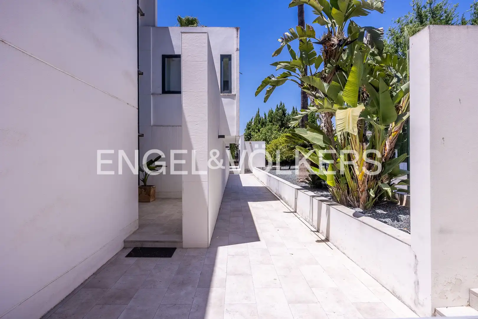 Vista exterior de Casa o chalet en venta en Dos Hermanas con Aire acondicionado, Calefacción y Jardín privado