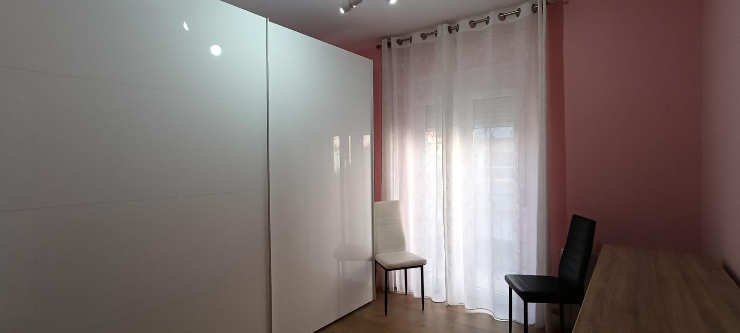 Dormitori de Pis en venda en León Capital  amb Terrassa