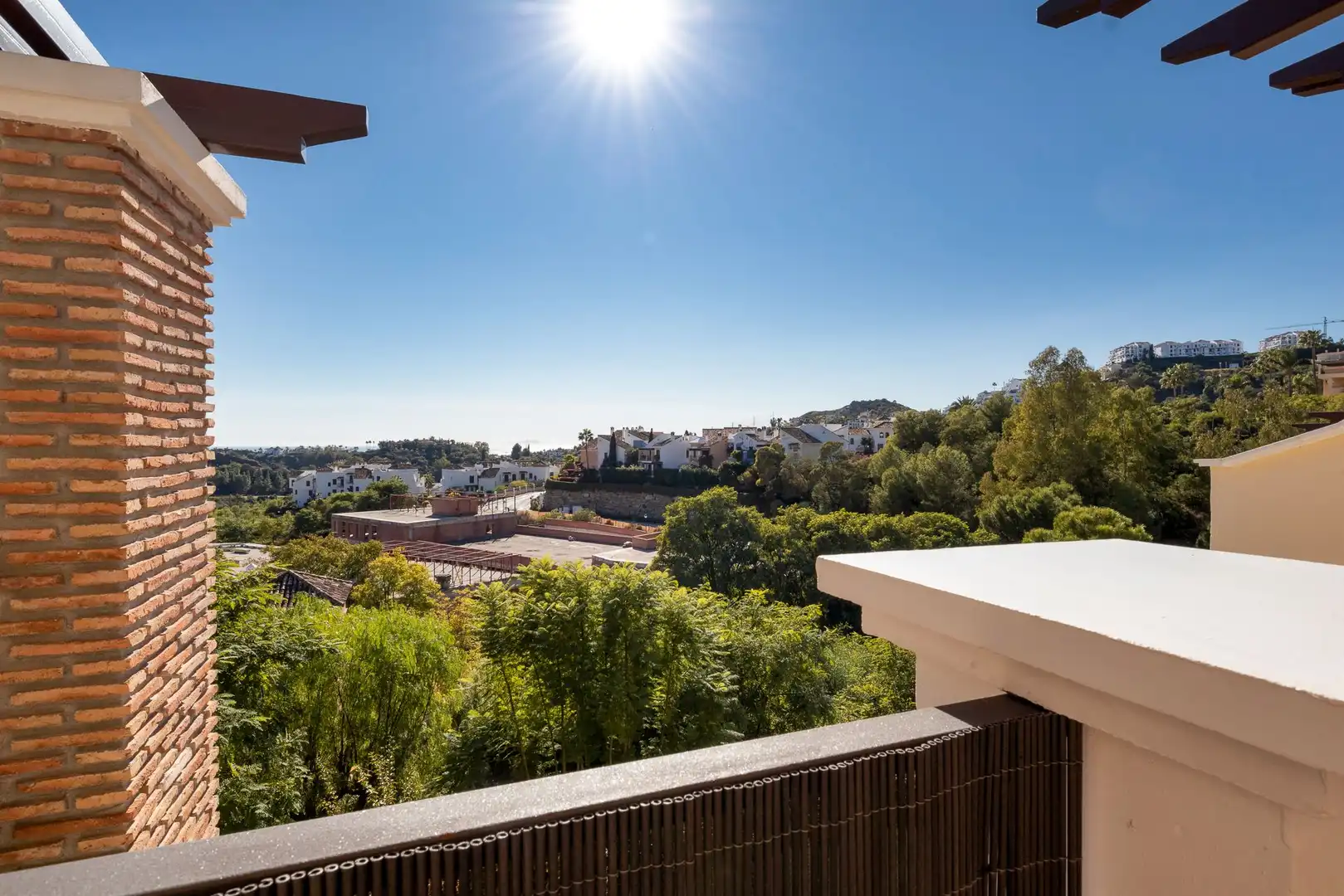 Terrasse von Maisonette zur Miete in Benahavís mit Klimaanlage, Heizung und Privatgarten