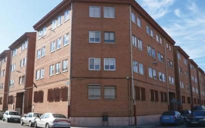 Exterior view of Flat for sale in Medina del Campo  with Heating, Private garden and Storage room