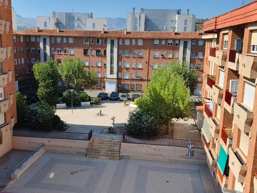 Vista exterior de Pis en venda en Arnedo amb Balcó