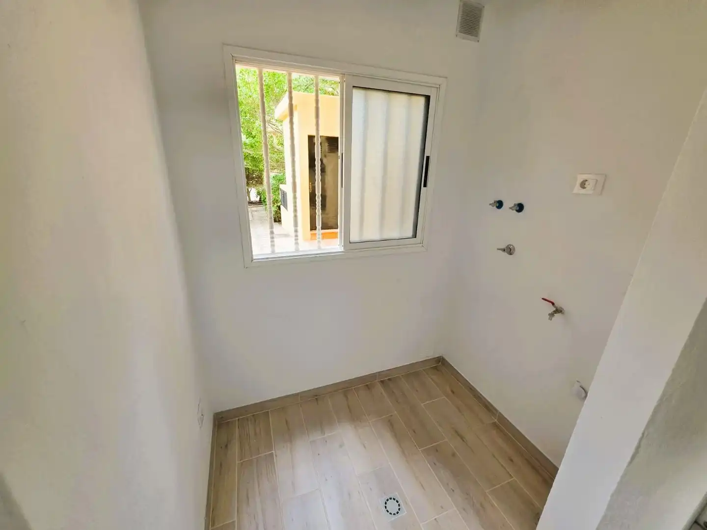 Terrasse von Wohnungen zum Verkauf in Arona mit Privatgarten, Terrasse und Alarm