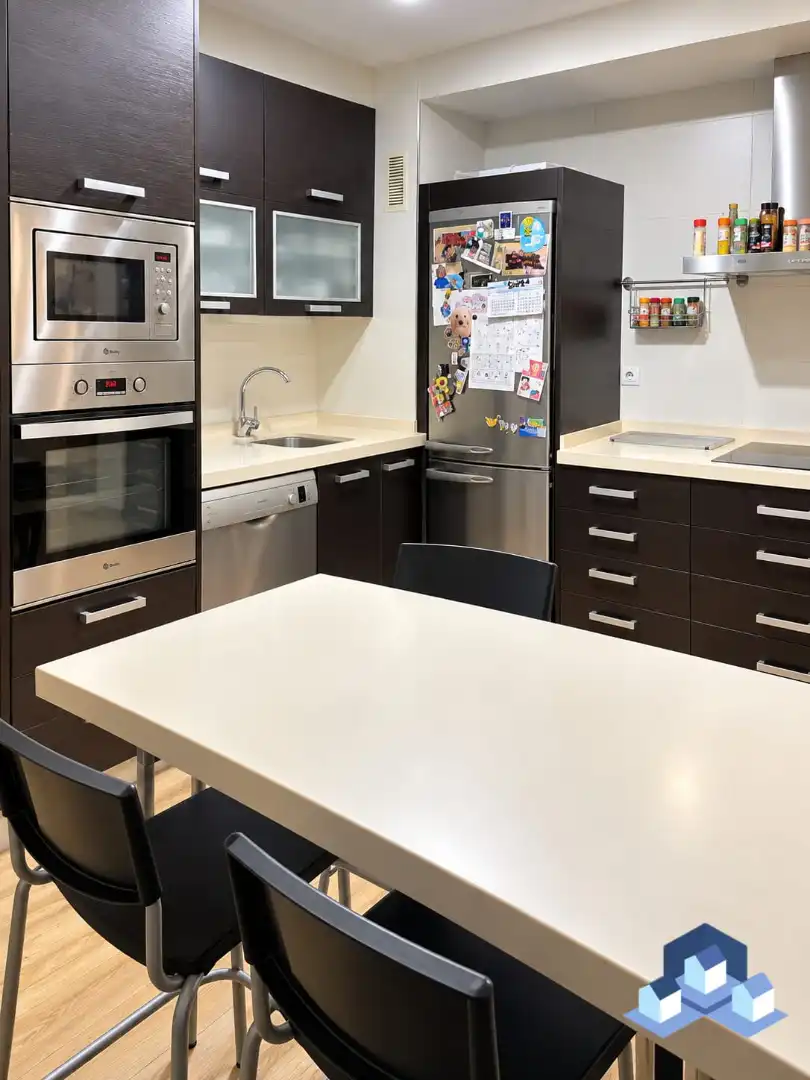 Appartement compact avec terrasse à vendre à Calle Pérez Casas 51