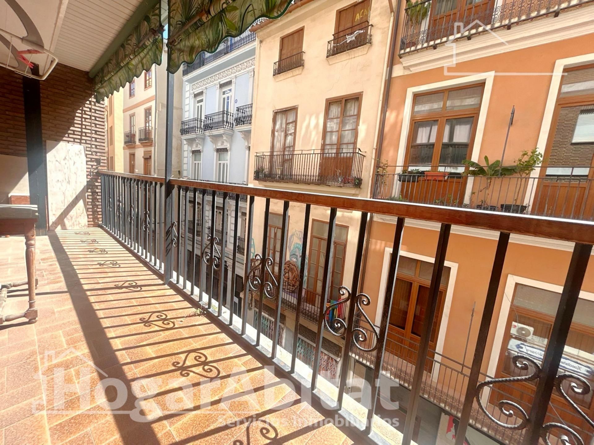Exterior view of Flat for sale in  Valencia Capital  with Balcony