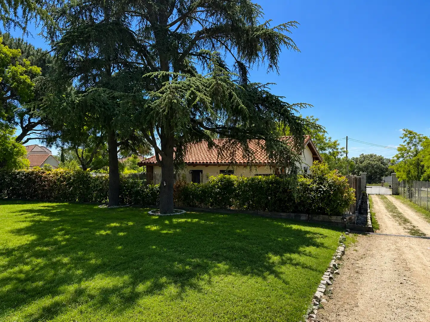 Jardí de Casa o xalet en venda en Hoyo de Manzanares amb Jardí privat, Piscina i Moblat
