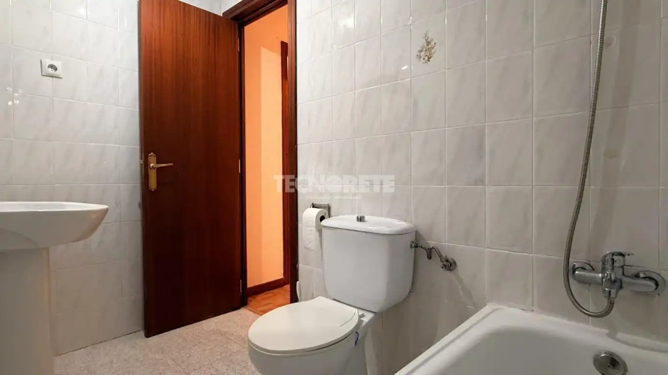 Baño de Piso en venta en Guadalajara con Calefacción, Parquet y Terraza
