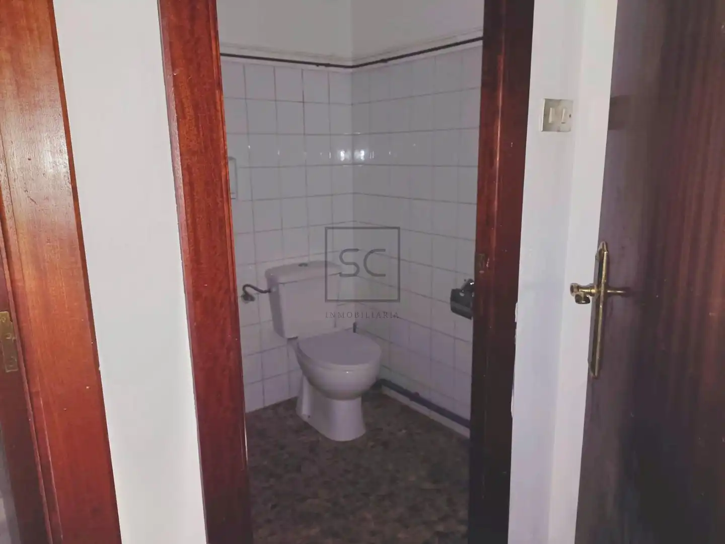 Badezimmer von Geschaftsraum zur Miete in Narón