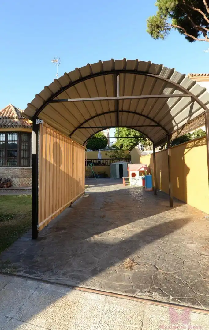 Houses for sale in Chiclana de la Frontera  with Air Conditioner, Swimming Pool and Alarm