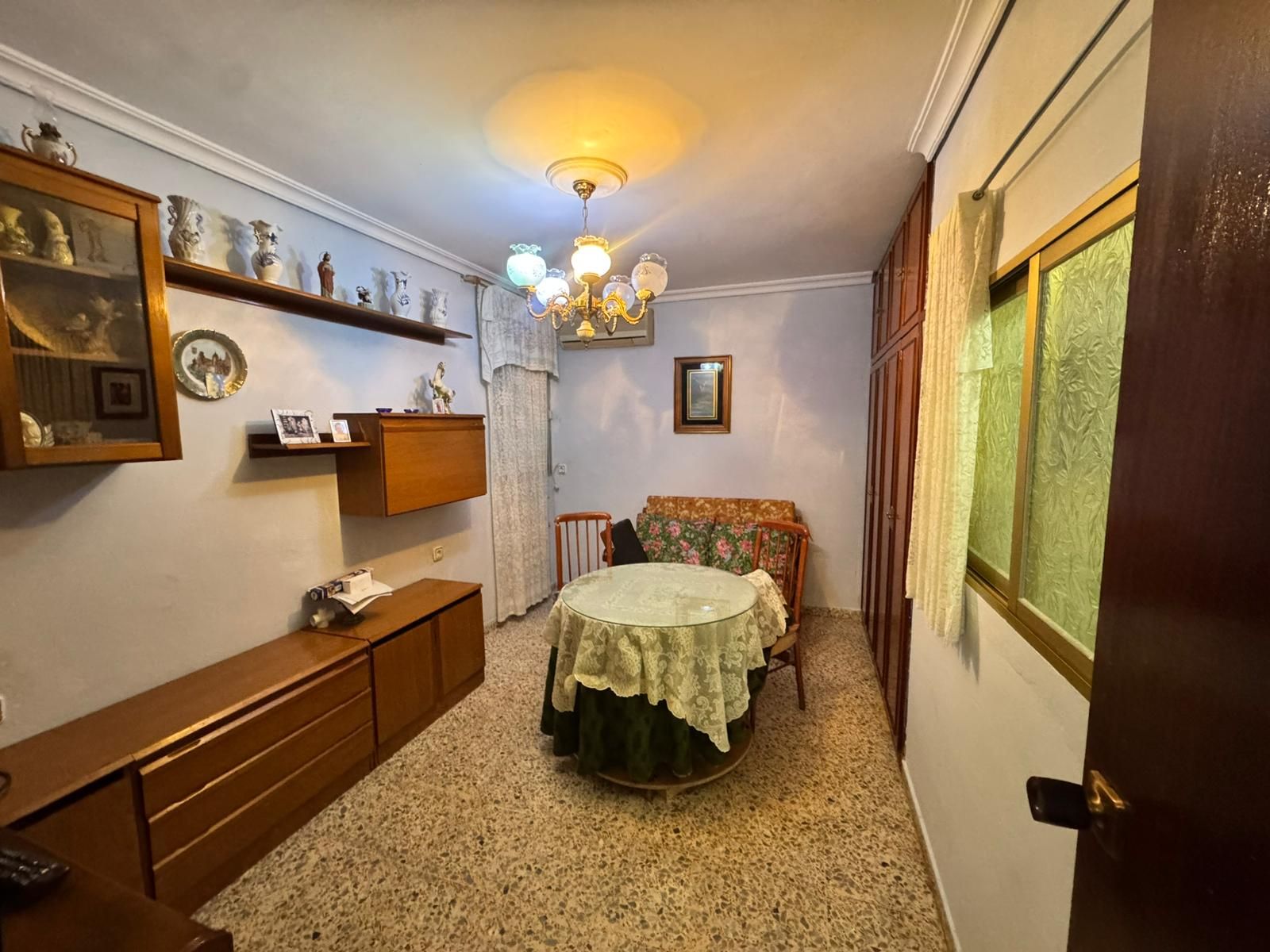 Living room of Flat for sale in  Sevilla Capital  with Storage room