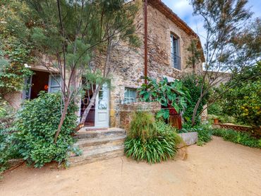 Casa rústica con balcón en venta en Raval