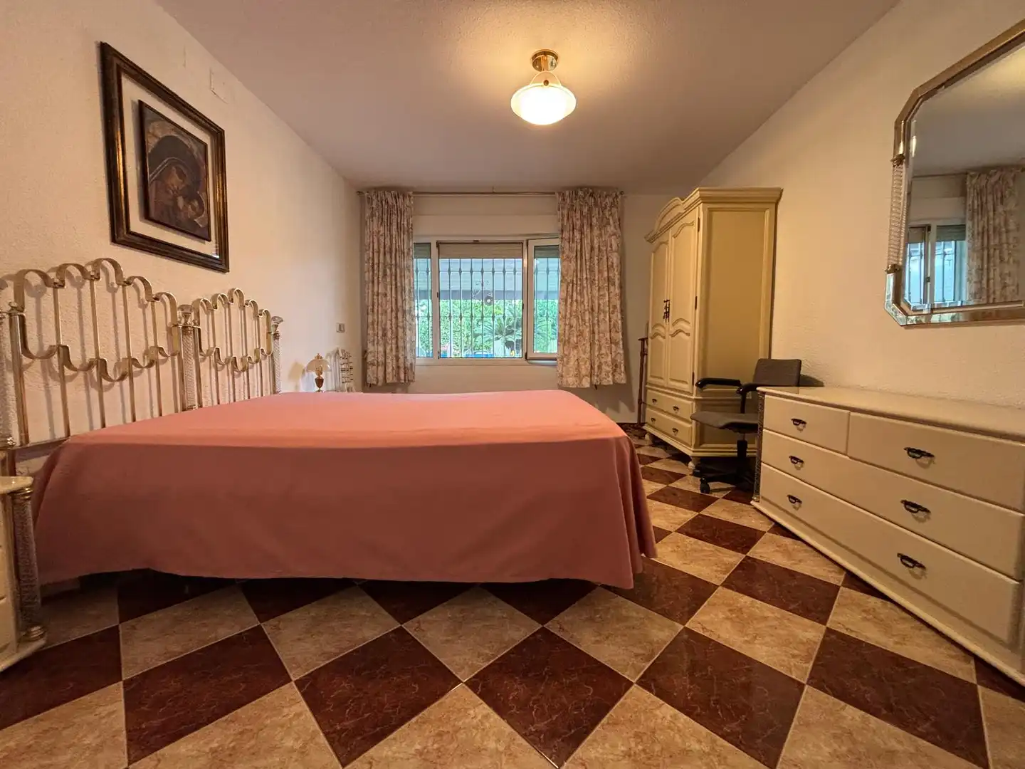 Habitación de Casa o chalet en venta en Madrid con Jardín privado, Trastero y Piscina