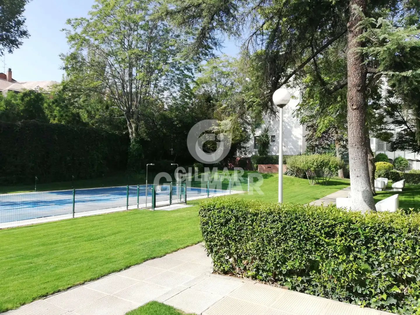 Piscina de Pis en venda en Madrid amb Calefacció, Jardí privat i Traster