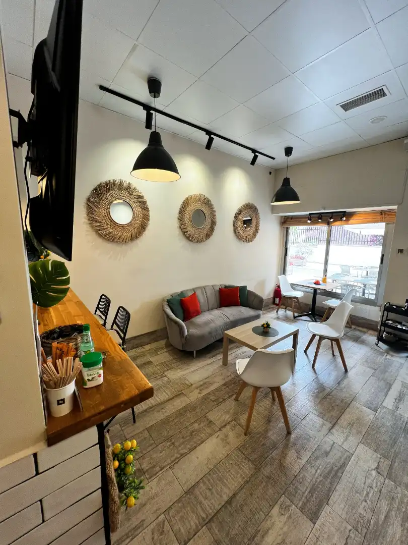 Comedor de Local en traspaso en Marbella con Terraza y Amueblado