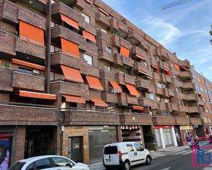 Vista exterior de Pis de lloguer en León Capital  amb Terrassa