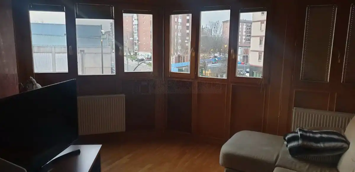 Dormitori de Pis en venda en Vitoria - Gasteiz amb Calefacció, Parquet i Traster