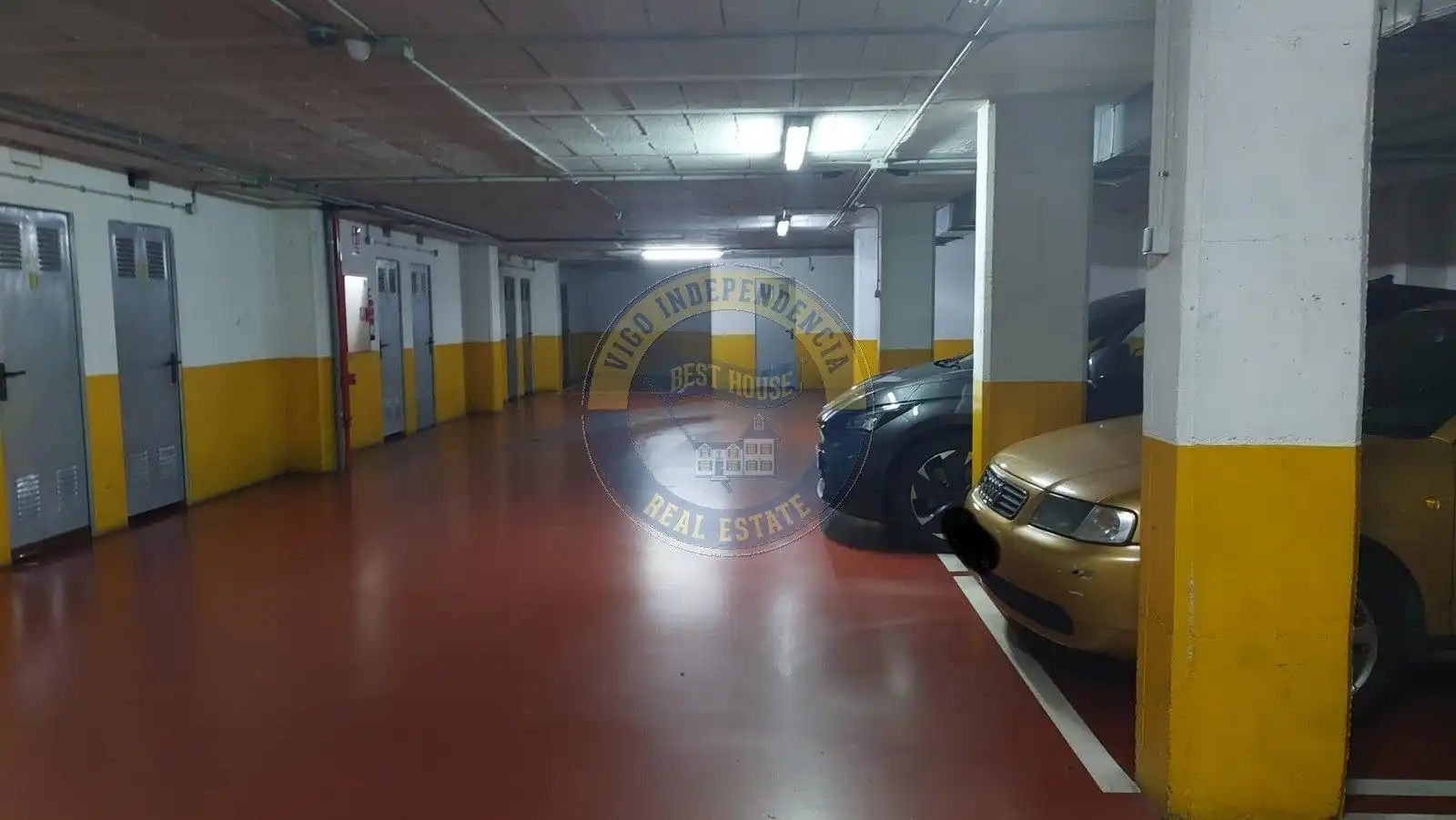 Parking de Ático en venta en Vigo  con Calefacción, Parquet y Terraza