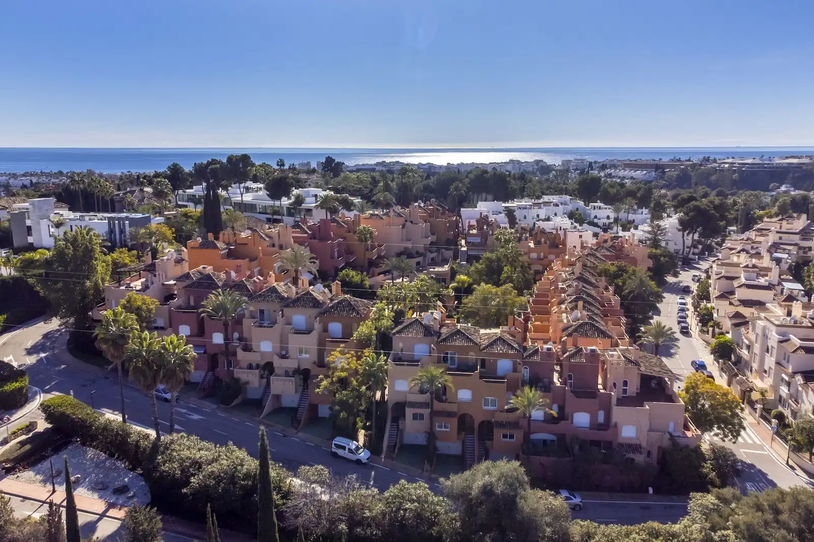 Vista exterior de Casa adosada en venda en Marbella amb Terrassa, Traster i Moblat