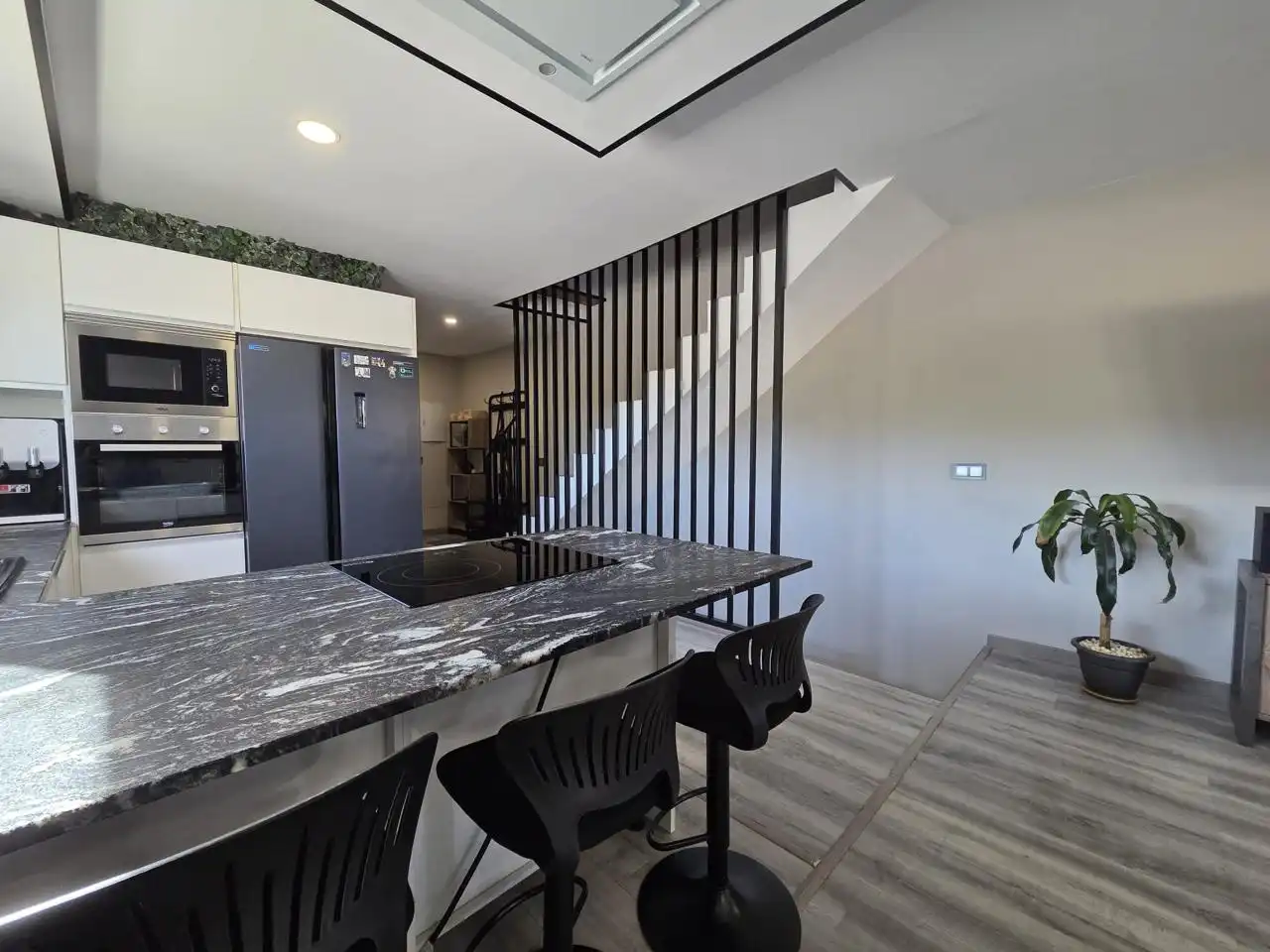Cocina de Casa adosada en venta en Alhaurín de la Torre con Jardín privado, Alarma y Piscina comunitaria