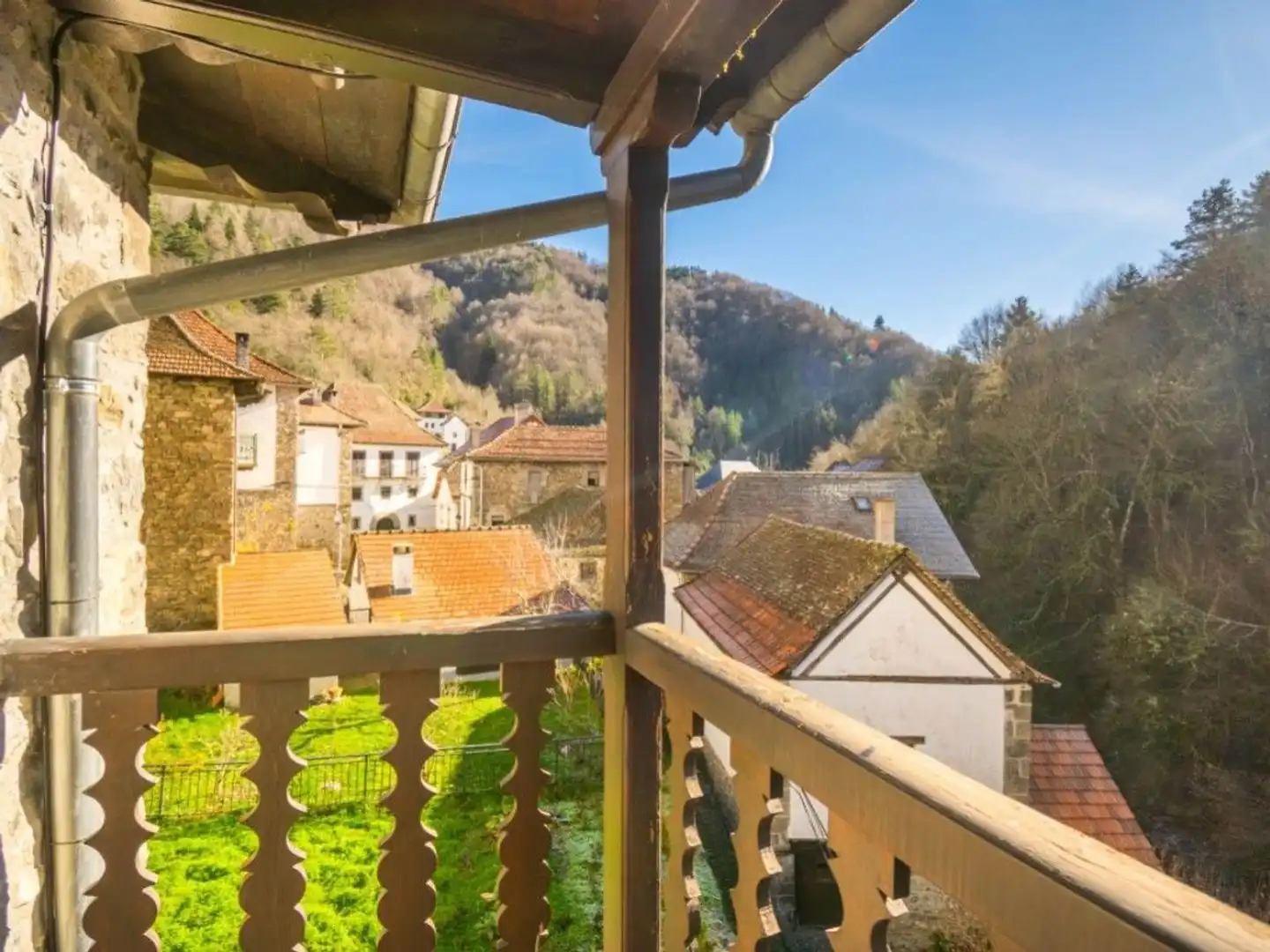 Balcony of Country homes for sale in Uztárroz / Uztarroze