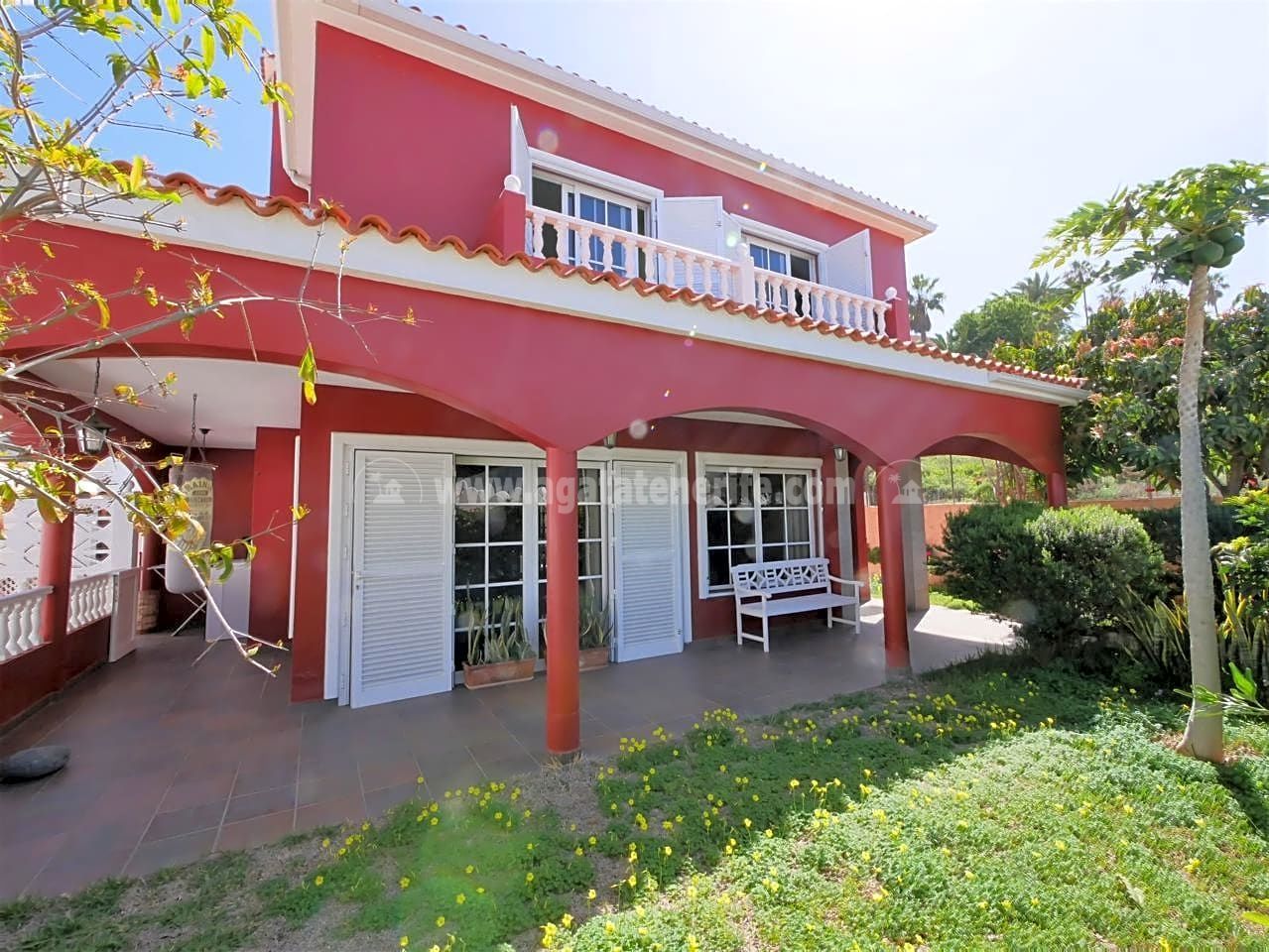 Vista exterior de Casa o xalet en venda en Los Realejos amb Jardí privat, Terrassa i Traster