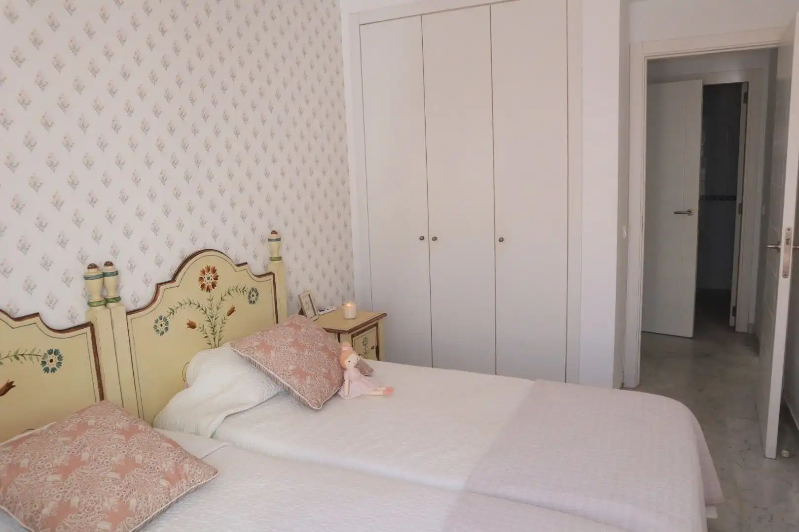Habitación de Apartamento de alquiler en Marbella con Aire acondicionado, Amueblado y Piscina comunitaria