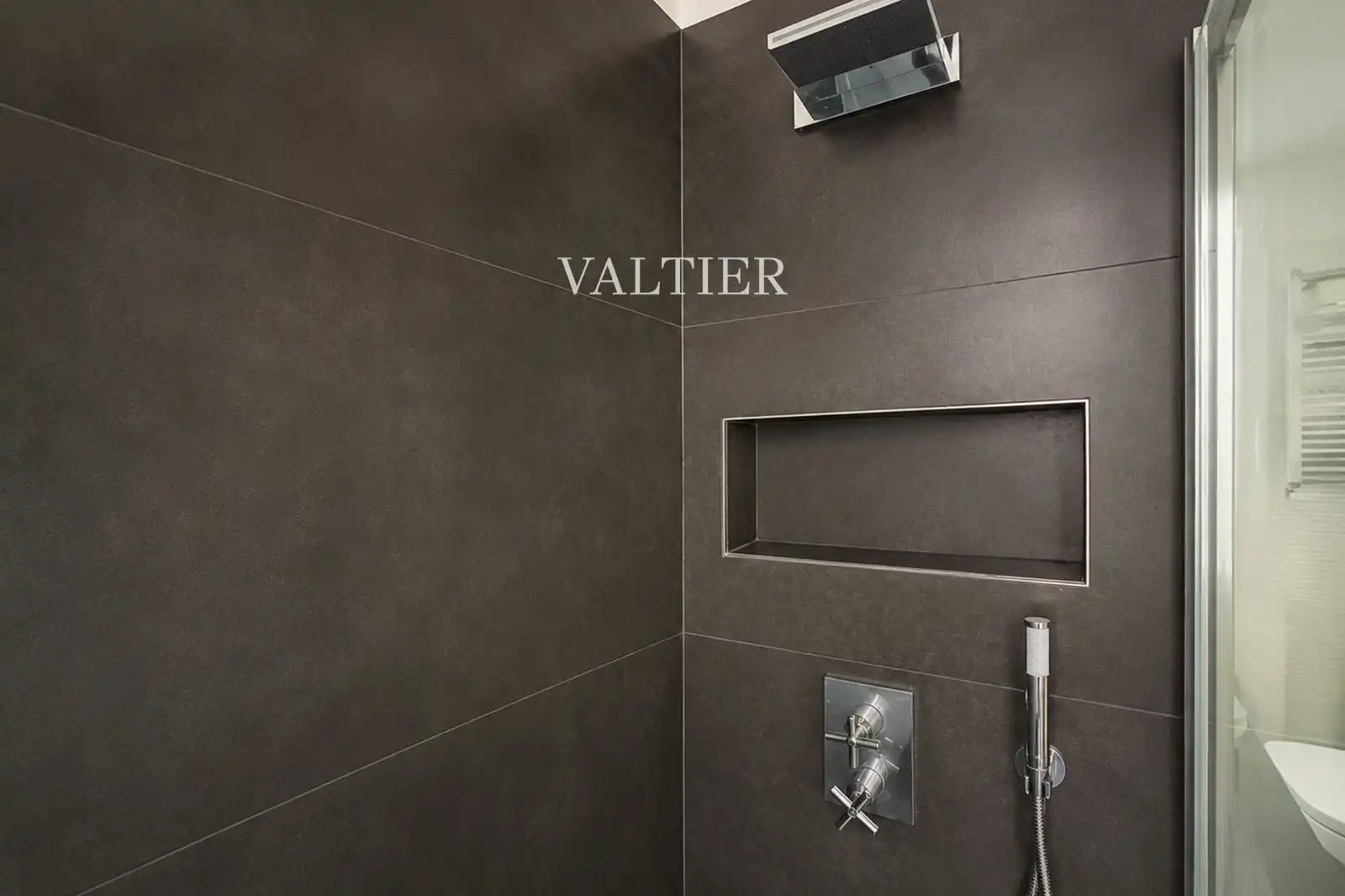 Bathroom of Flat for rent in Madrid  with Air Conditioner and Furnished