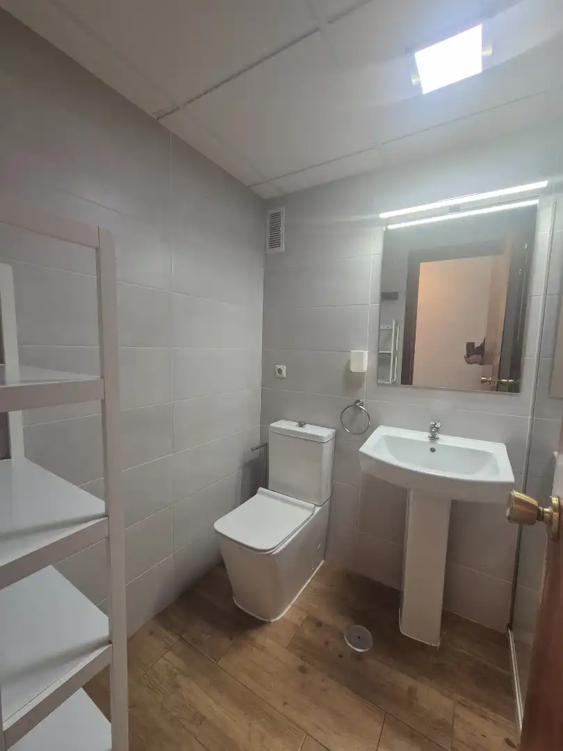 Bany de Apartament de lloguer en Badajoz amb Aire condicionat, Moblat i Rentadora