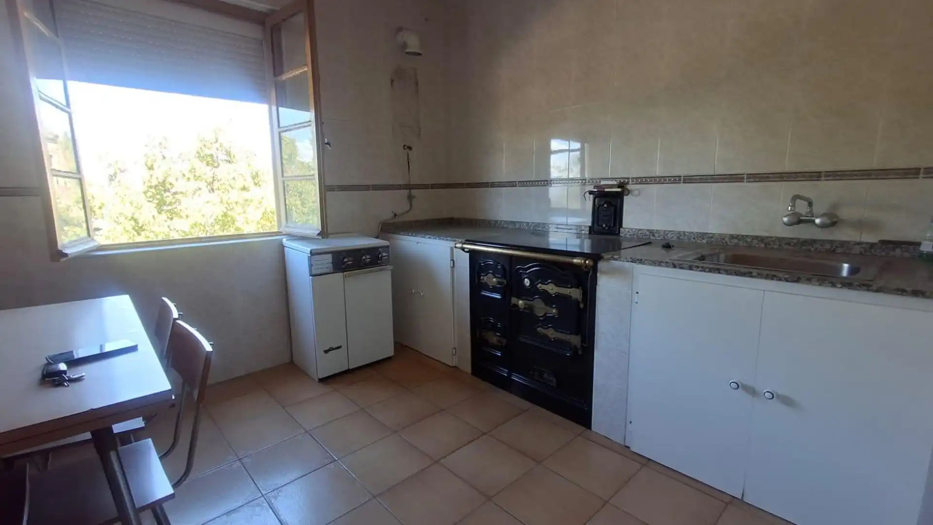 Kitchen of Houses for sale in Priaranza del Bierzo