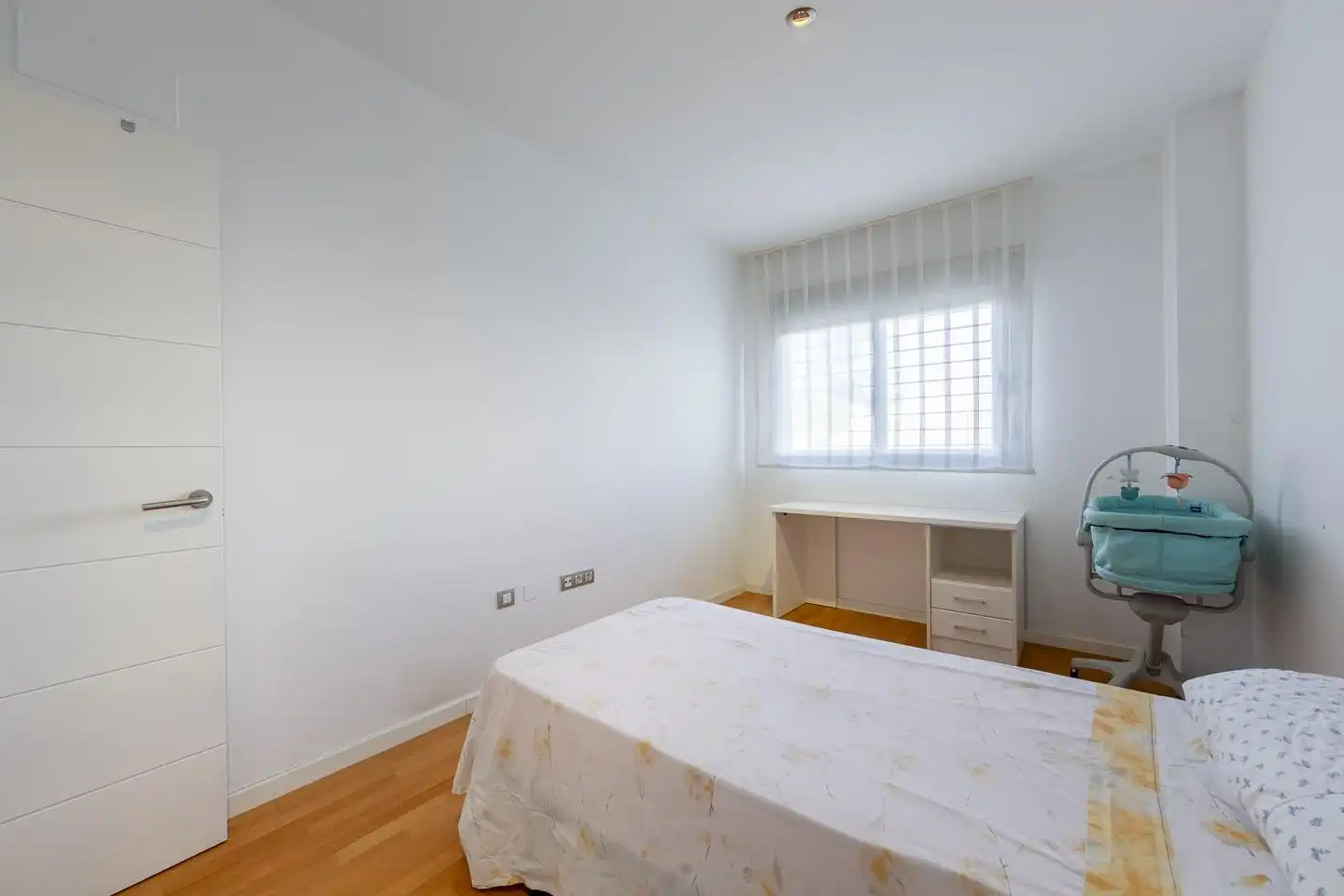 Habitación de Planta baja en venta en Almería con Aire acondicionado, Terraza y Trastero
