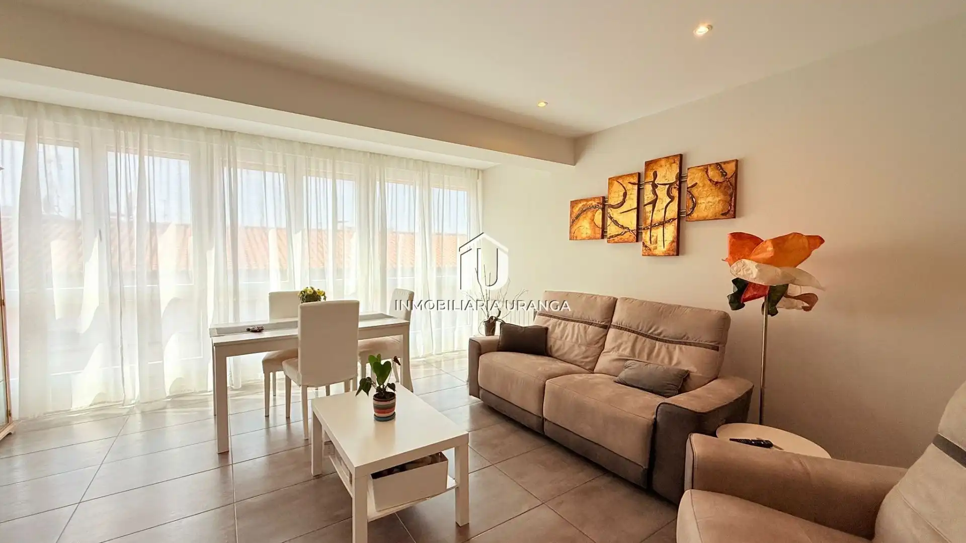 Sala d'estar de Pis en venda en Laredo amb Calefacció i Terrassa