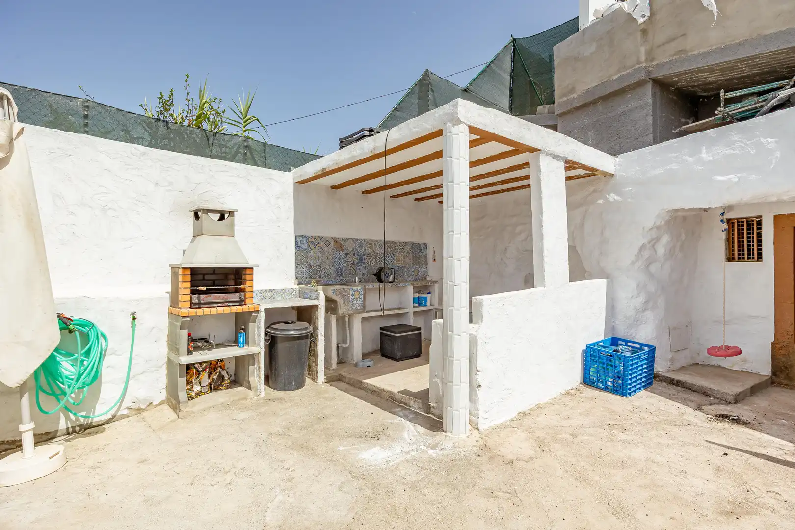 Cuina de Casa o xalet en venda en Vega de San Mateo amb Jardí privat, Terrassa i Moblat
