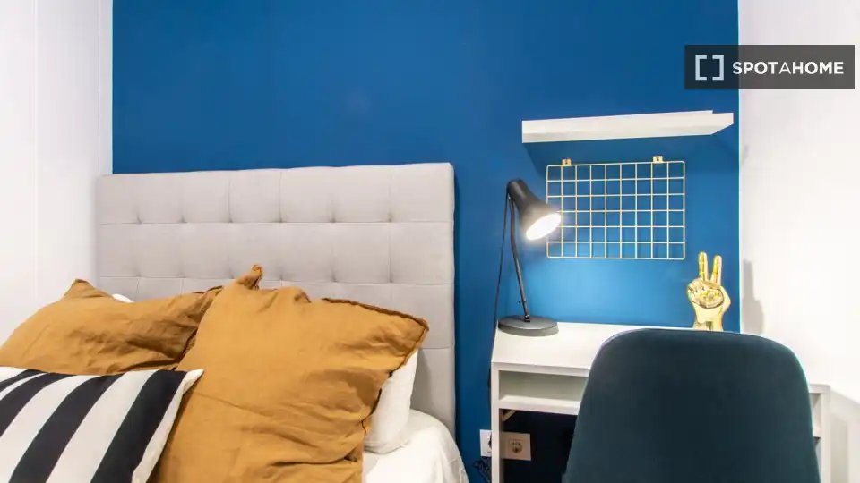 Bedroom of Flat for share in Madrid  with Air Conditioner, Terrace and Furnished