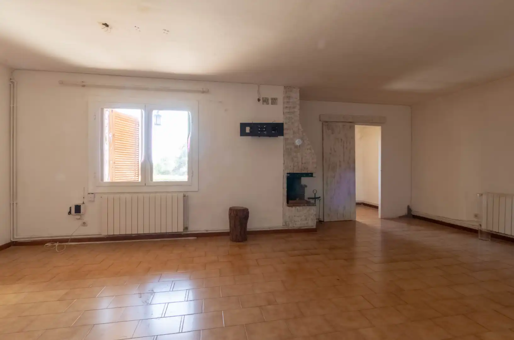 Sala d'estar de Casa o xalet en venda en Sant Cebrià de Vallalta amb Calefacció, Jardí privat i Terrassa