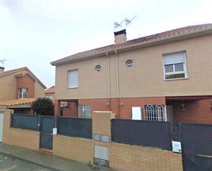 Exterior view of Single-family semi-detached for sale in  Madrid Capital