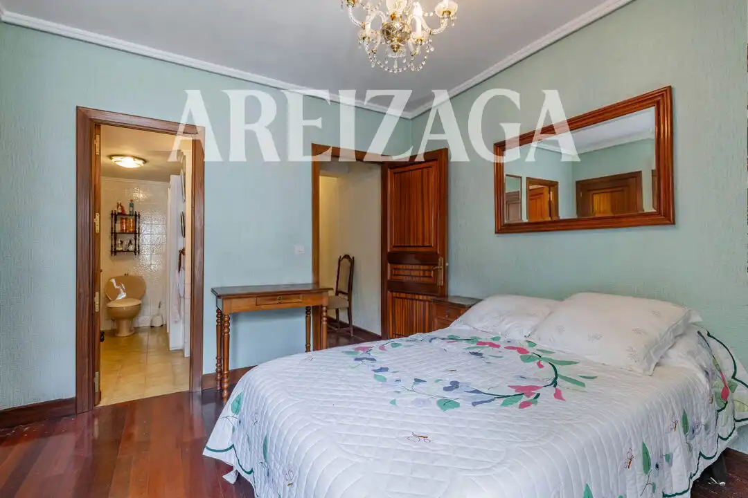 Habitación de Piso en venta en Donostia - San Sebastián  con Calefacción y Trastero