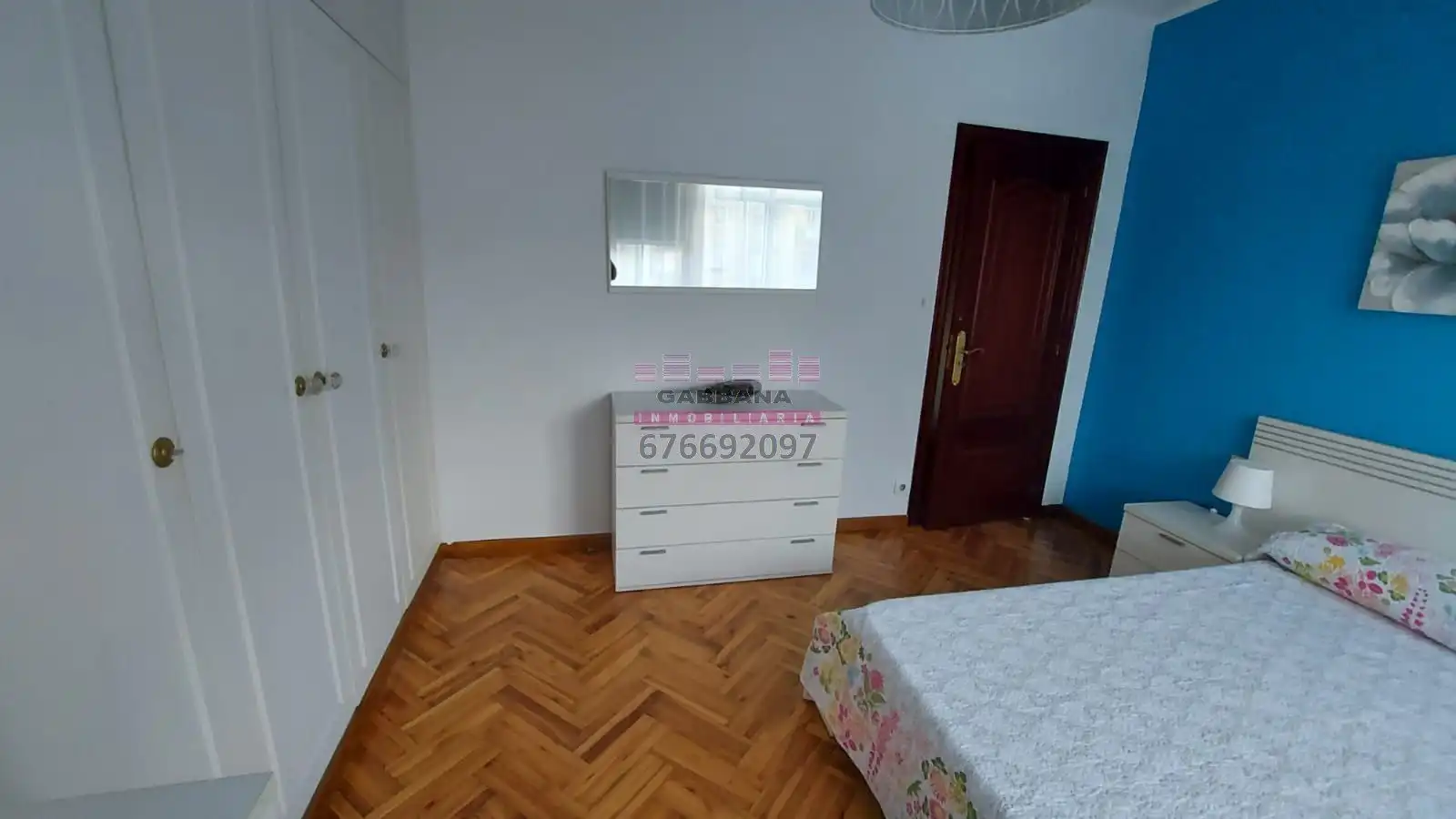 Dormitori de Pis de lloguer en Vigo  amb Calefacció, Parquet i Moblat