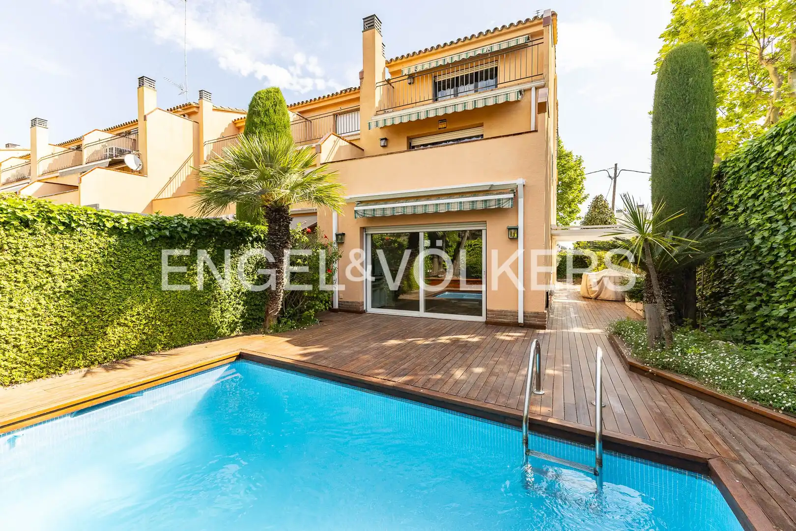 Vista exterior de Casa o chalet de alquiler en Tiana con Calefacción, Jardín privado y Parquet