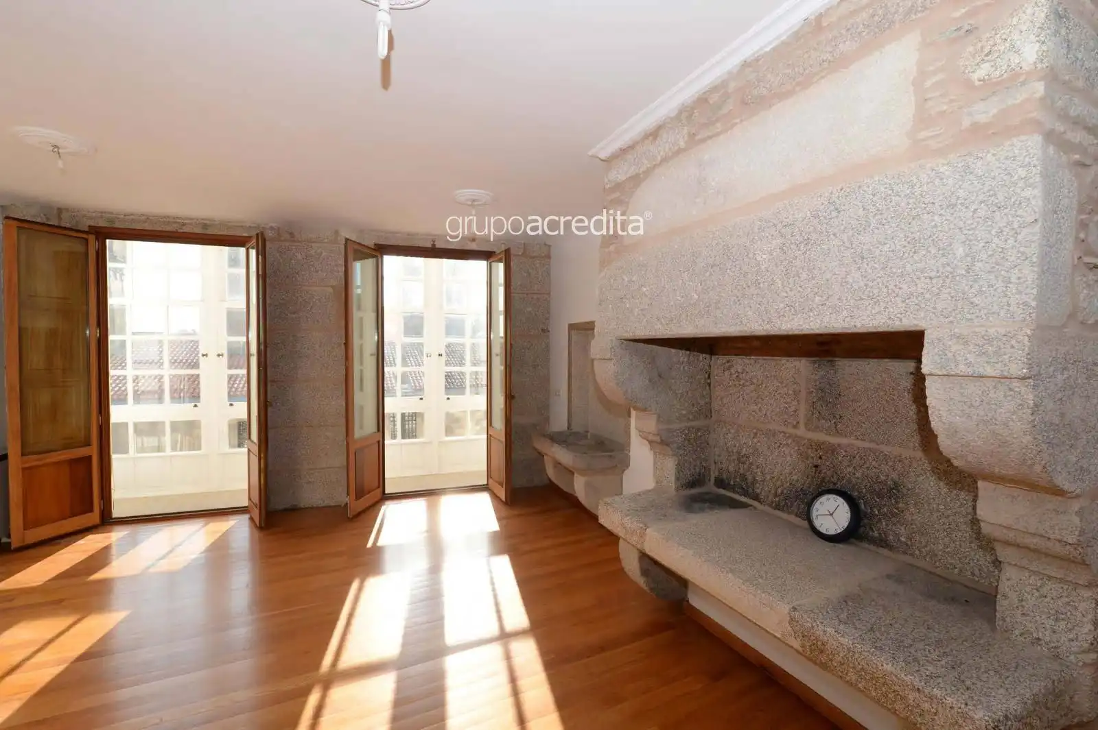 Sala d'estar de Pis en venda en Santiago de Compostela  amb Calefacció, Parquet i Terrassa