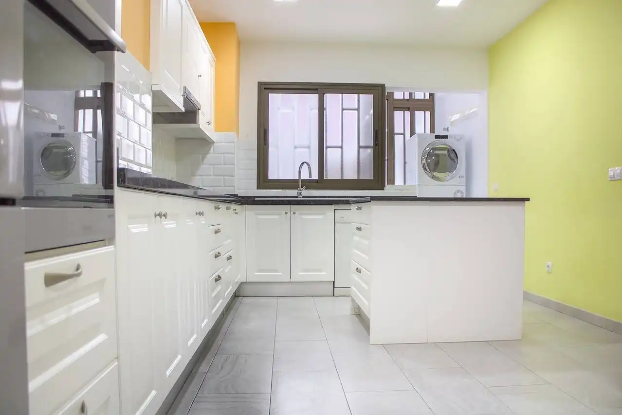 Küche von Wohnung zur Miete in Las Palmas de Gran Canaria mit Terrasse und Abstellraum