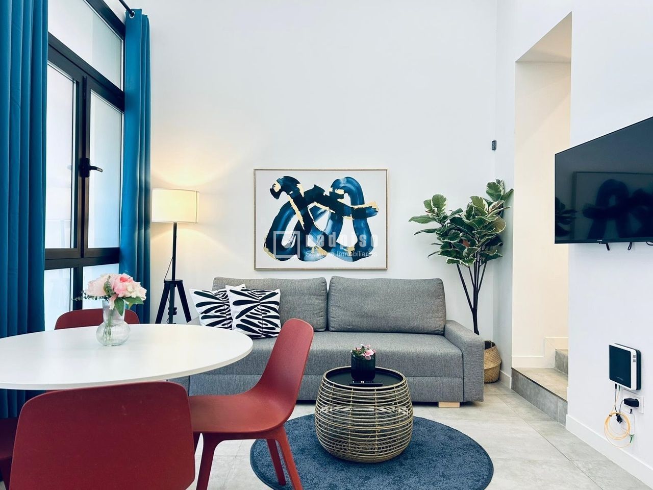 Living room of Flat for sale in  Madrid Capital  with Terrace, Furnished and Alarm