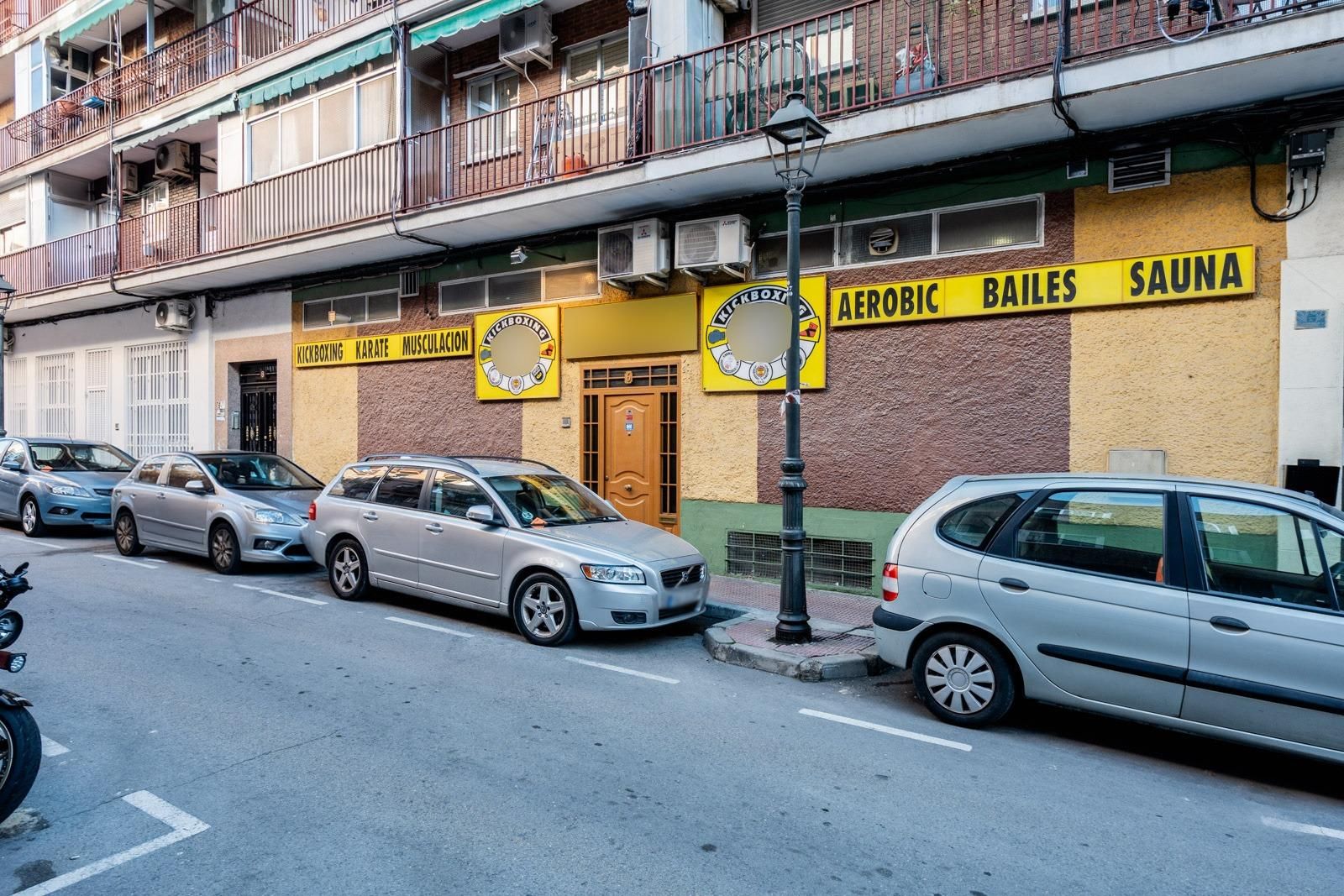 Vista exterior de Local en venda en Móstoles amb Aire condicionat i Moblat