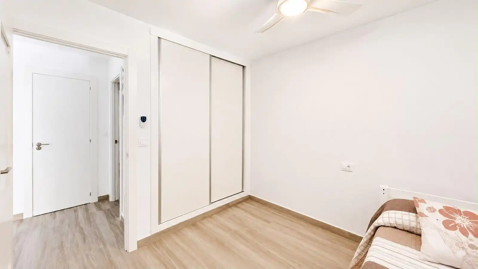 Schlafzimmer von Erdgeschoss zur Miete in Torrevieja mit Klimaanlage, Heizung und Terrasse