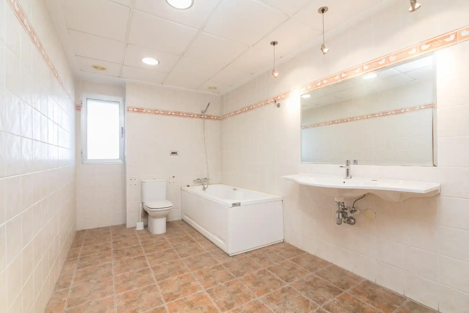 Badezimmer von Dachboden zum Verkauf in Elche / Elx mit Klimaanlage, Heizung und Terrasse