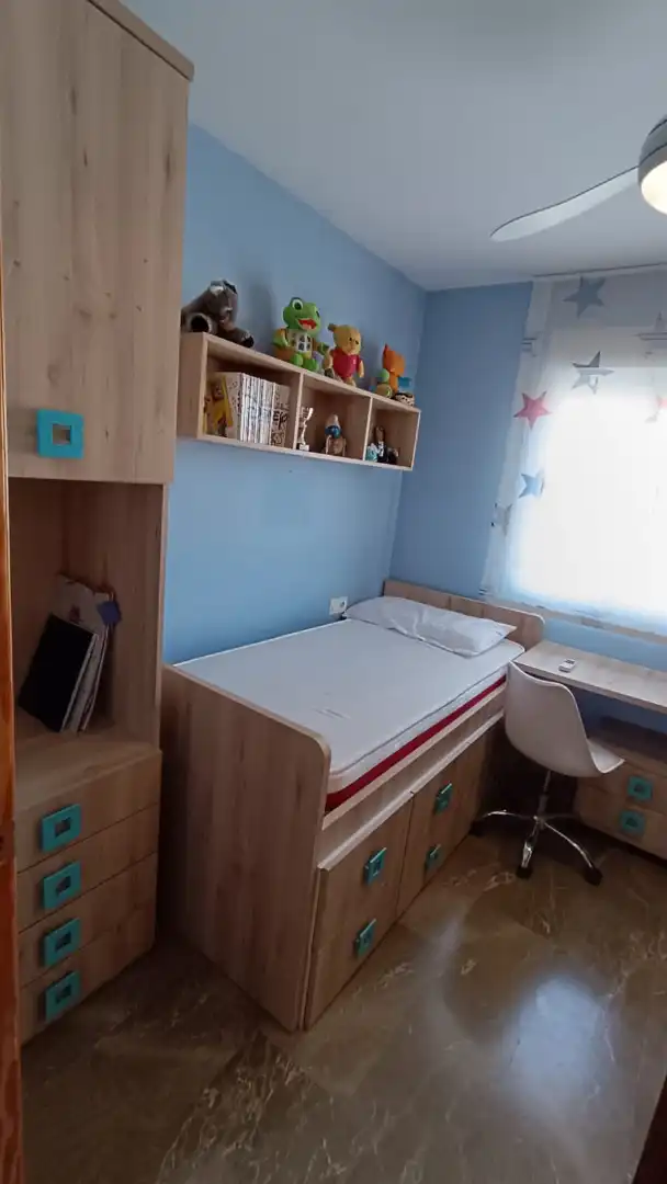 Habitación de Casa adosada de alquiler en La Zubia con Amueblado, Horno y Lavadora