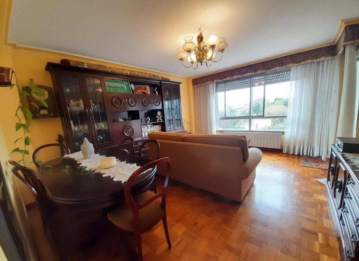 Sala de estar de Piso en venta en Vigo  con Calefacción, Terraza y Trastero