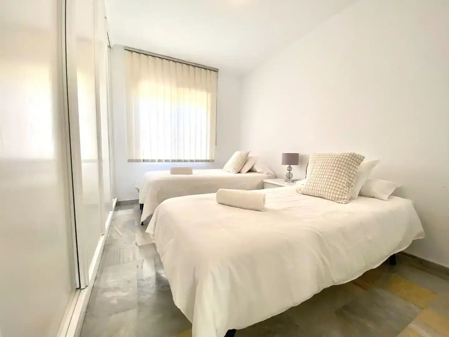 Schlafzimmer von Wohnung zur Miete in Mijas mit Schwimmbad
