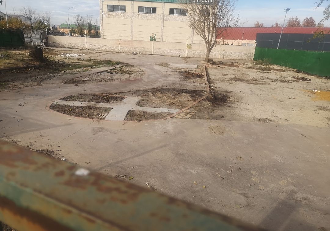 Industrial land to rent in Pinto