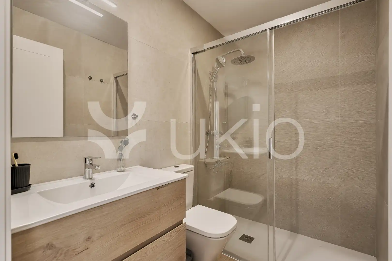 Baño de Apartamento de alquiler en Madrid con Calefacción, Terraza y Piscina