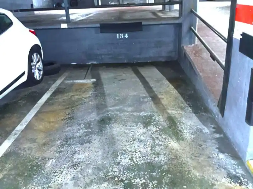 Parkplatz von Garage zur Miete in Badalona